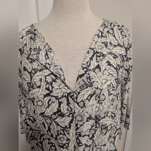 Mango Monochrome Leaf Pattern Robe - Picture 3 of 4